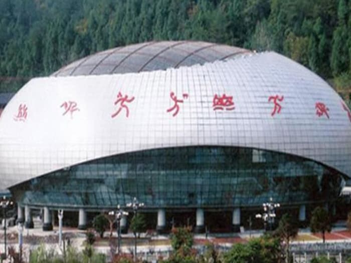湛江体育中心球形网架加工安装